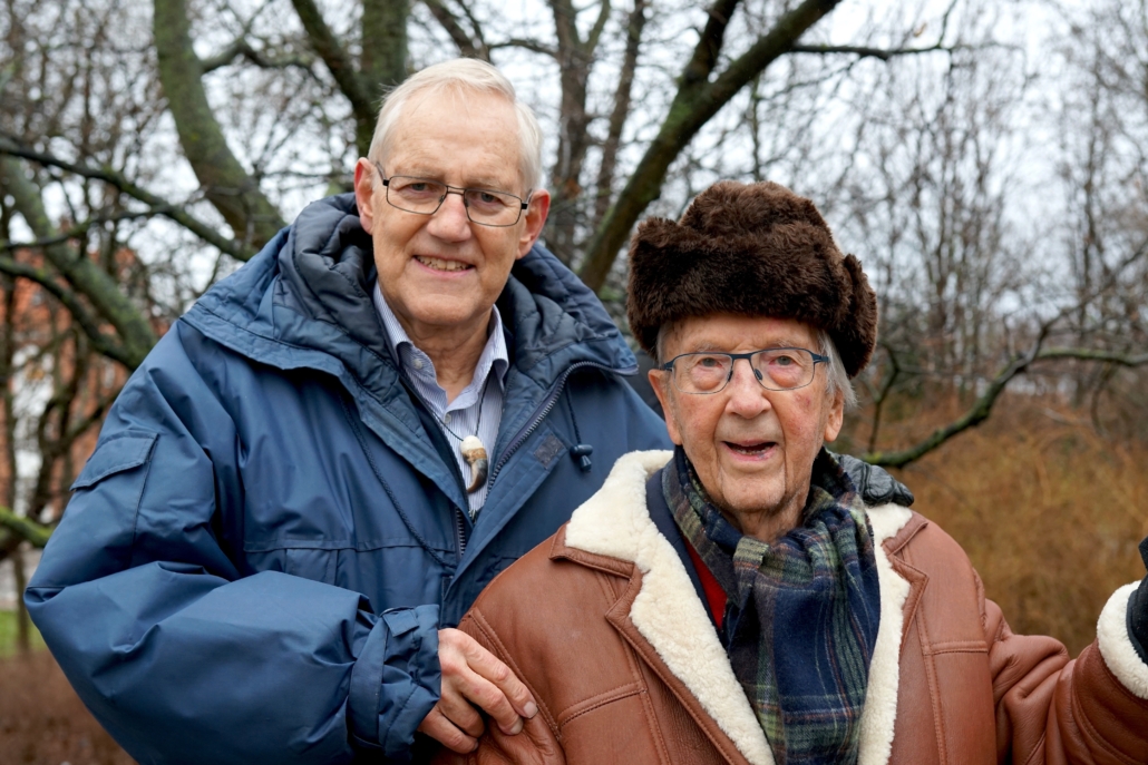 2018: Æresmedlem Jens Bjerre(96) og Kaare Vagner(72) ved Peter Freuchens varde ved Langelinje ved den årligehøjtidelighed. Fotograf Henrik Højmark